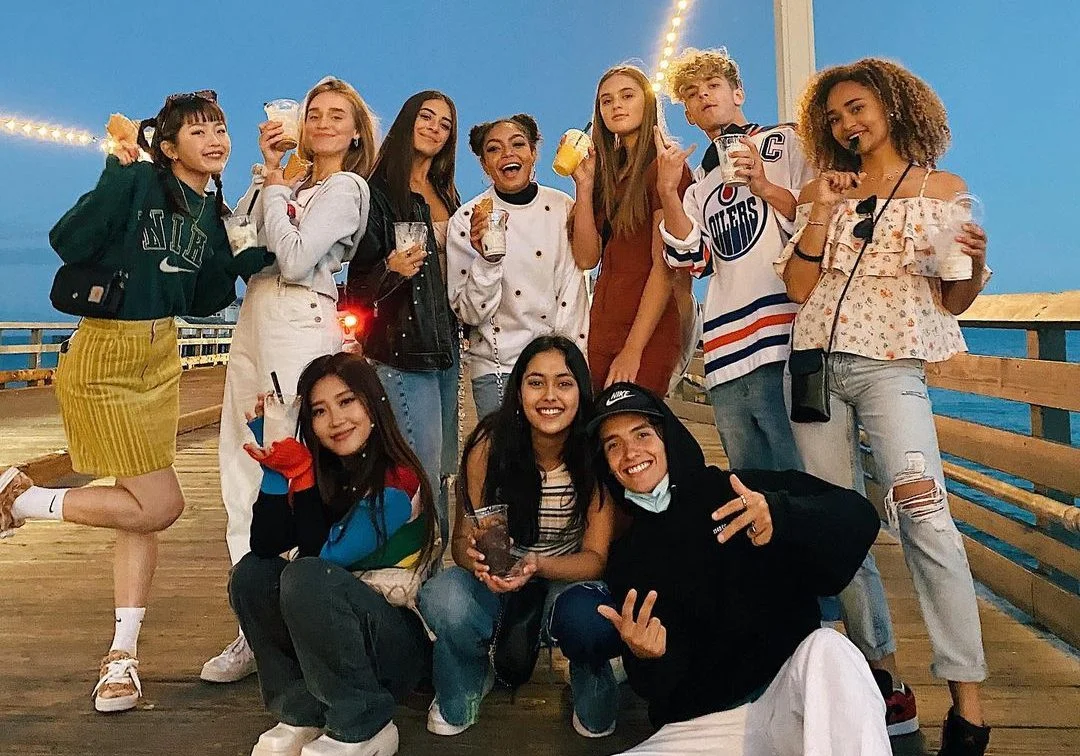 Vem saber porque xs fãs de Now United estão achando que Lamar e Sofya vão se encontrar com o resto do grupo!
