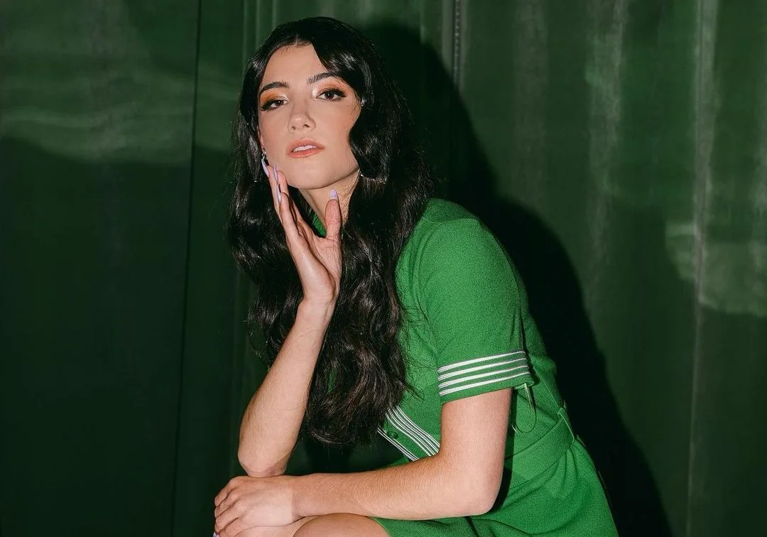 Charli D’Amelio desabafa sobre hate sofrido após ganhar prêmio no KCA: “Eu literalmente não fiz nada!”