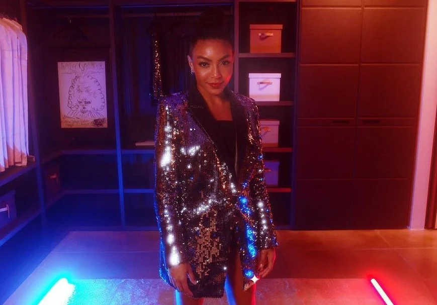 Any Gabrielly faz cover belíssimo de ‘Wake Up’, de ‘Julie and The Phantons’, com direito a clipe e tudo!