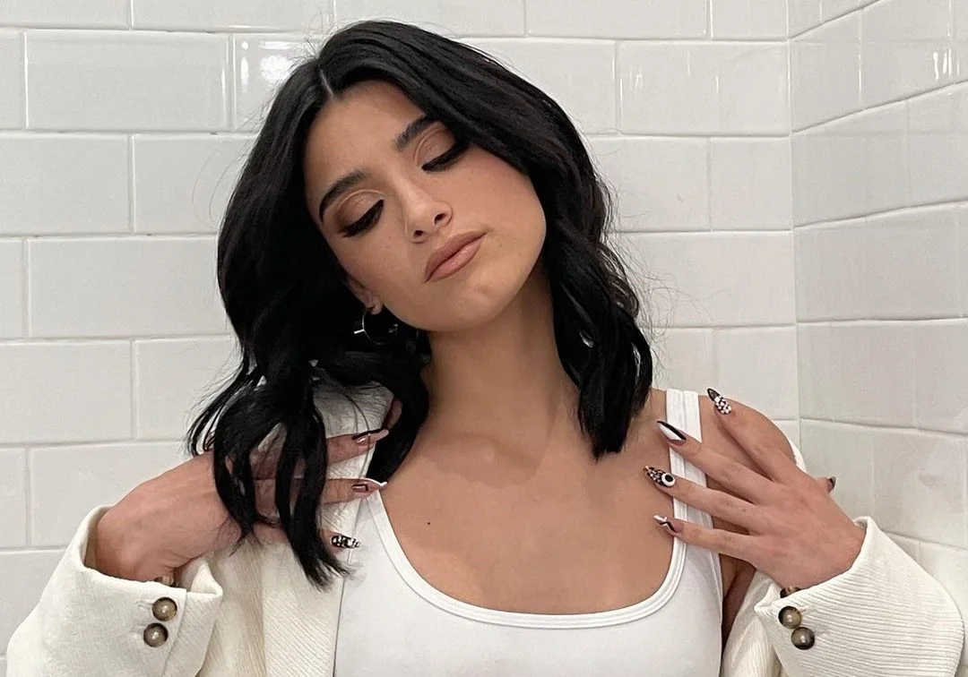 Dixie D’Amelio fez primeira apresentação de ‘Be Happy’ e mostrou como canta bem!