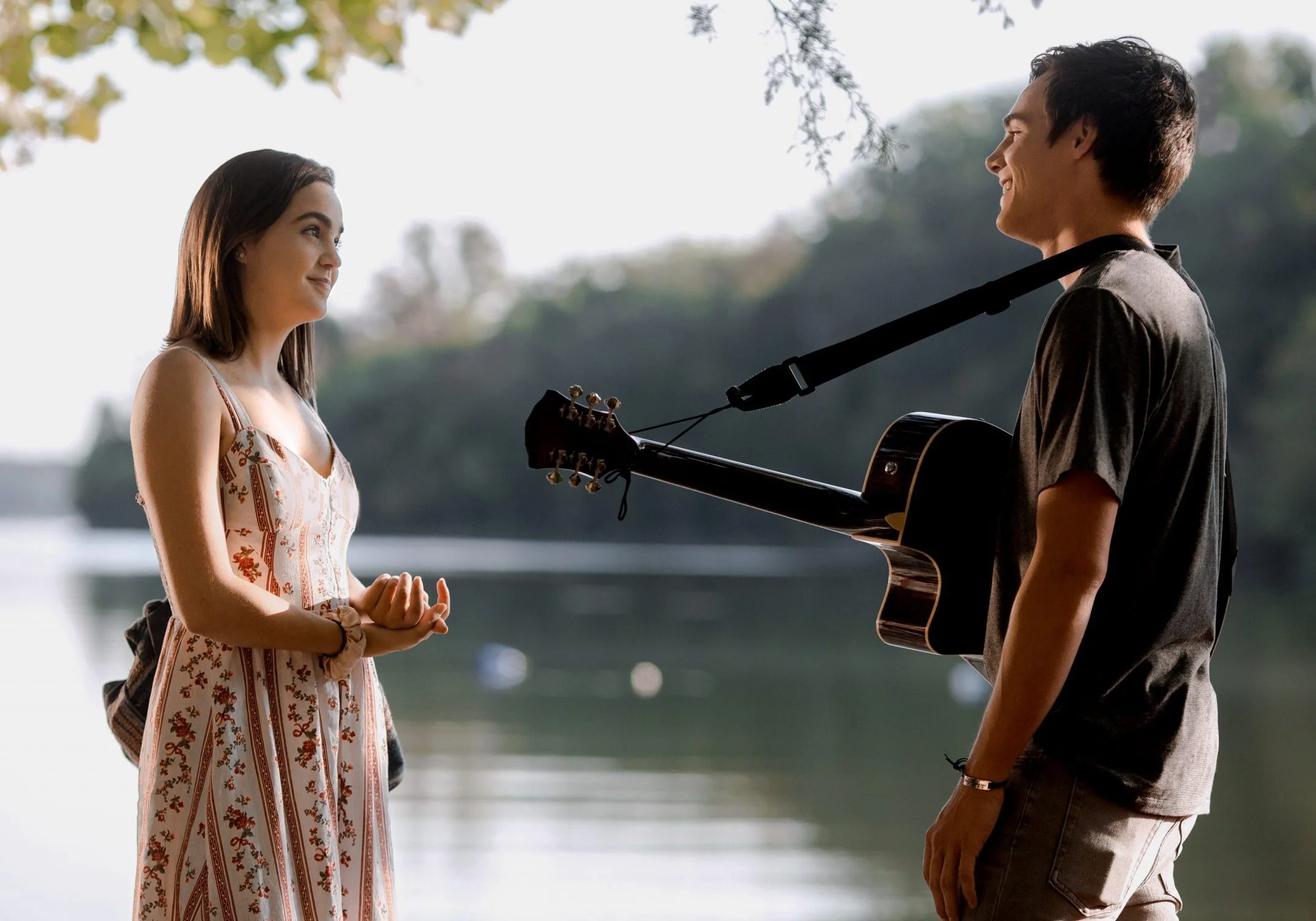 Cena inédita de ‘A Semana da Minha Vida’ traz Bailee Madison e Kevin Quinn no maior romance! Vem ver