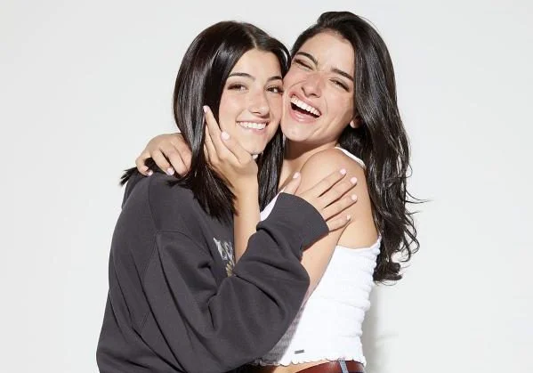 Dixie D’Amelio já roubou algo? Segundo Charli, sim! E você vai se surpreender com o que foi