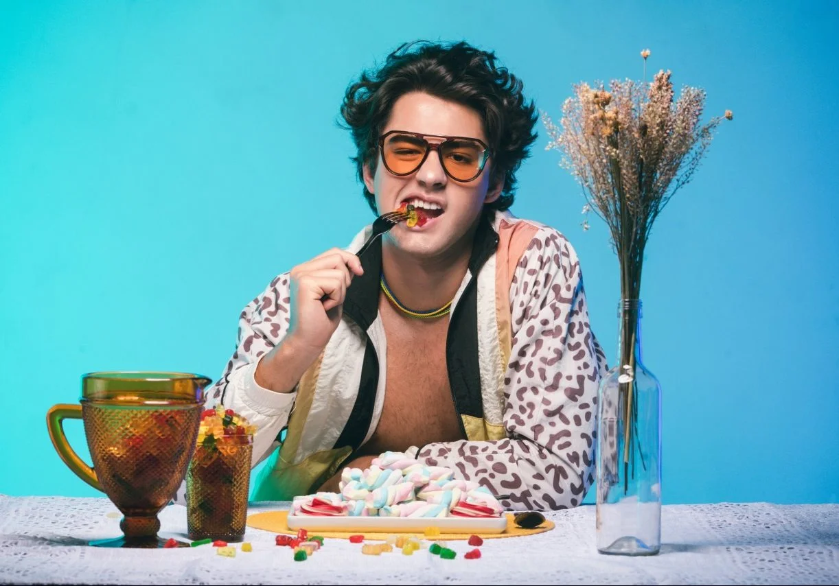 Lucas Pretti está nostálgico e libera a divertida ‘Saudade de Você’! Vem ouvir