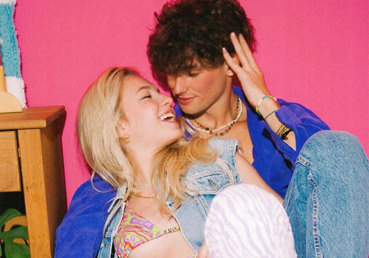 Ela disse sim! Walker não volta para os Estados Unidos e faz surpresa mega romântica para Fefe!