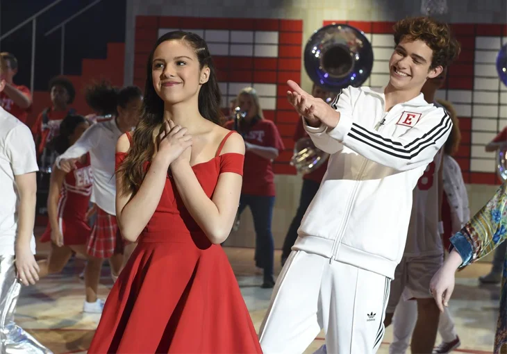 Nini vai sair de East High? Ricky ator? Vem ver o que rolou depois da peça em ‘High School Musical: The Series’