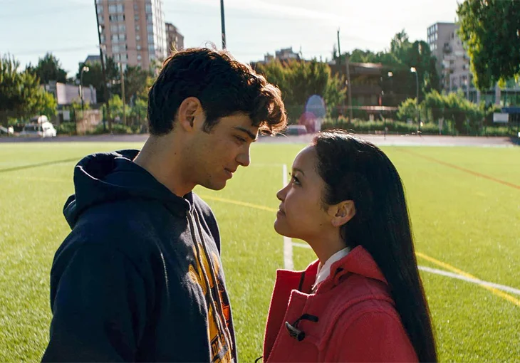 Relembre os momentos mais fofos de Lara Jean e Peter Kavinsky ao som de ‘Eu feat. Você’ do Melim!