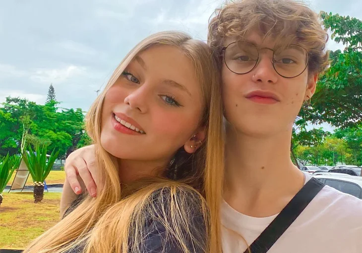 Lucas Andrade e Luiza Baker comemoram um ano de namoro e fazem declarações lindas: ‘Você é minha base’