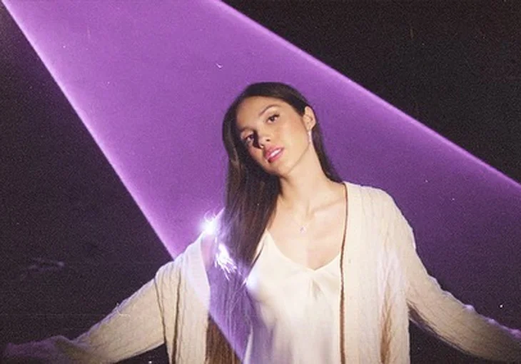 Surda? Horário que nasceu? Você precisa ver essas curiosidades da Olivia Rodrigo!