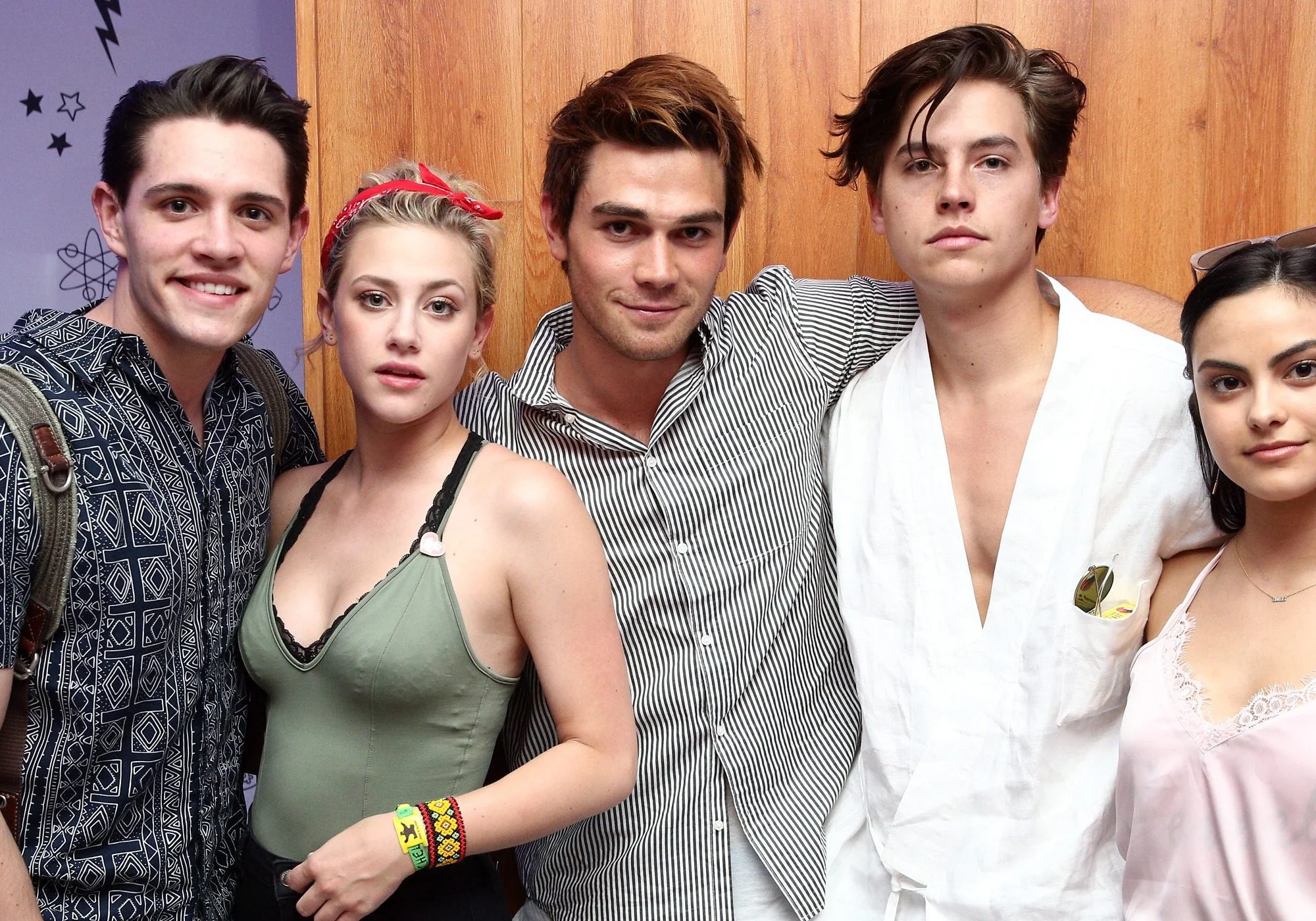 Modo férias on! Elenco de ‘Riverdale’ aproveita folga para fazer algo que vai te surpreender
