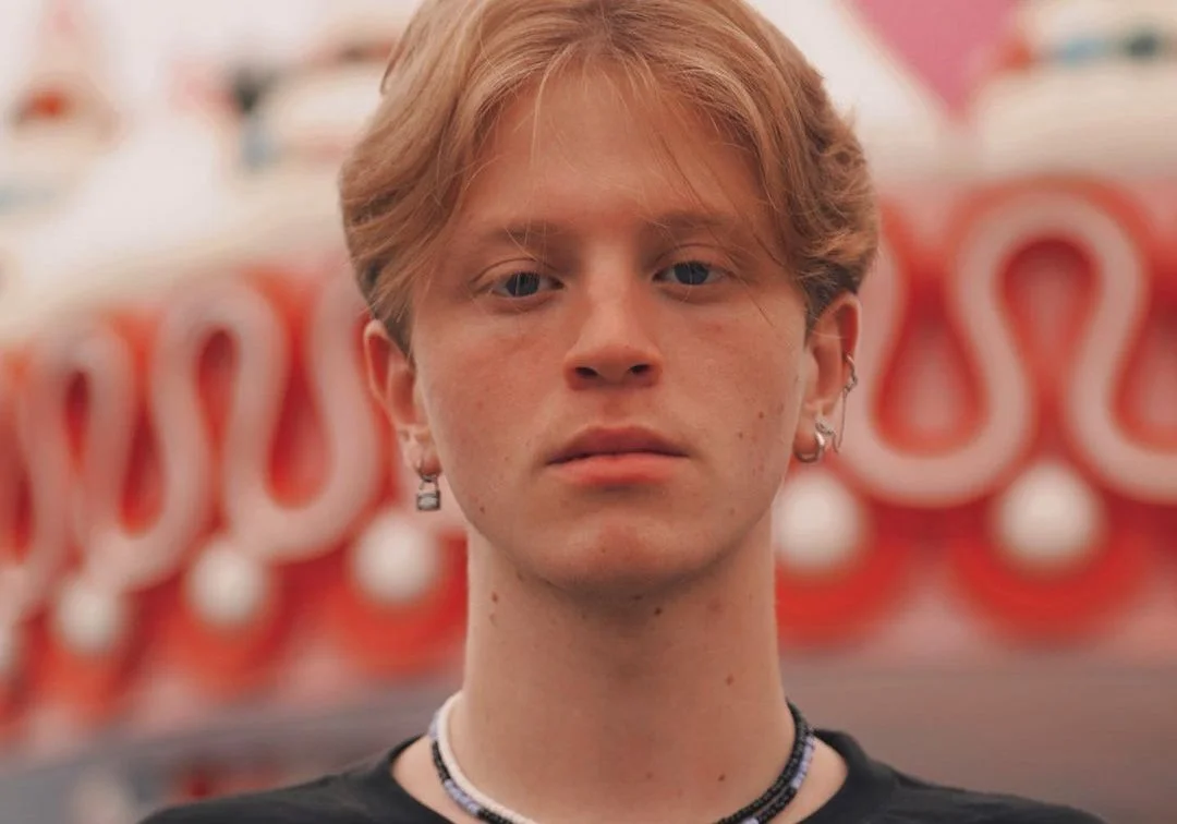 Gus Foganoli desabafa depois de fãs invadirem seu hotel: “Respeitem nossa privacidade”