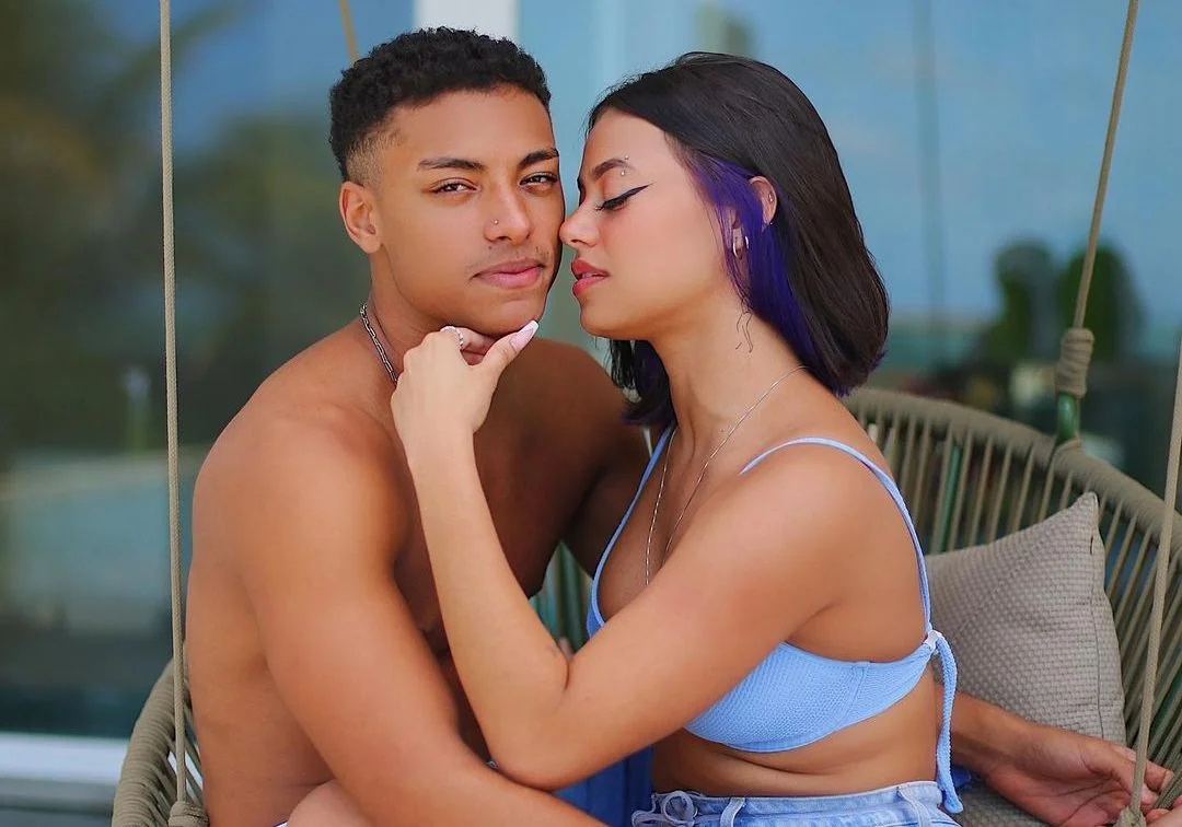 Em seu primeiro vídeo no canal, Clara conta em detalhes sua história de amor com Luccas