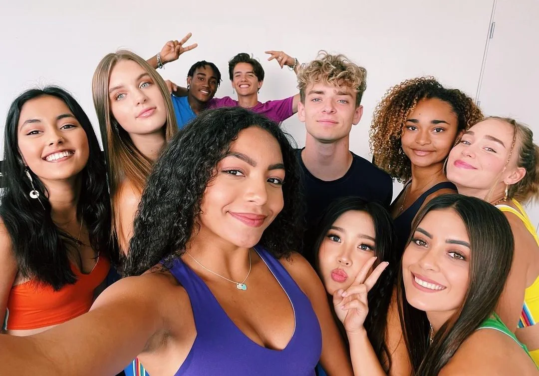 Now United fala sobre o Brasil em entrevista com Lari Manoela e libera mundialmente o clipe de ‘Baila’