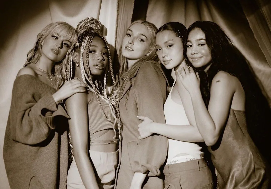 Divas! Boys World lança clipe de ‘Relapse’ com muito brilho e vocais perfeitos