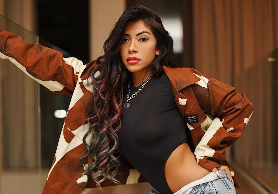 Ingrid Ohara faz importante desabafo sobre inseguranças com o corpo e declara: “Estria é normal!”