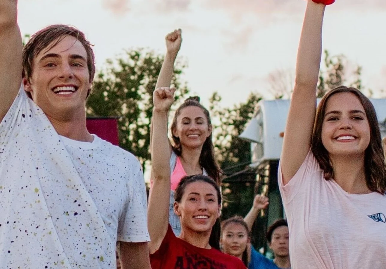 “Somos fãs do Brasil”: Elenco de ‘A Semana da Minha Vida’ lê tuítes em português e você precisa ver isso!