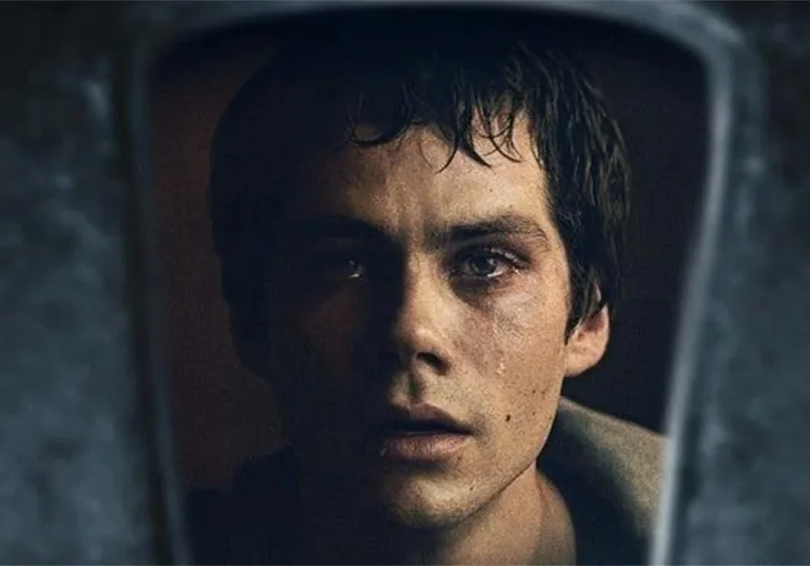 ‘Flashback’: Dylan O’Brien vive momentos tensos ao procurar amiga em novo filme; Veja o trailer