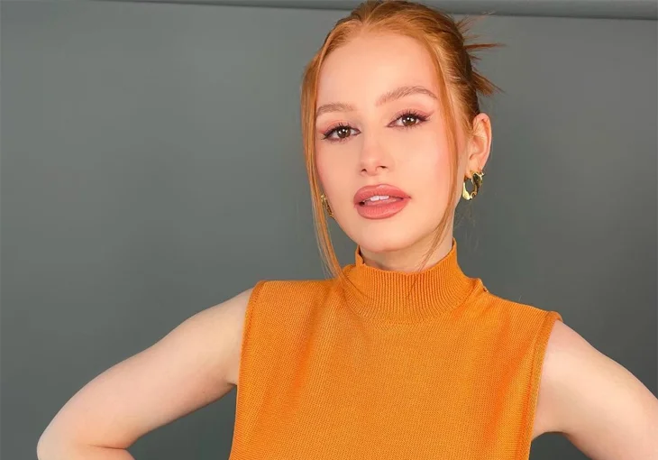 Muito glow! Madelaine Petsch ensina sua make do dia a dia com dica de delineado, sobrancelha e mais!