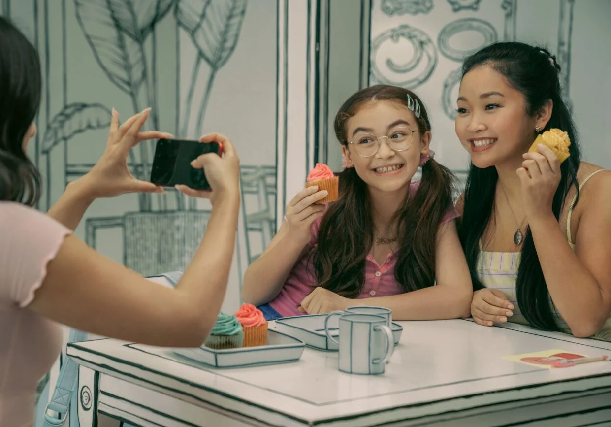 Lana Condor surpreende ao não saber do spin-off de ‘Para Todos os Garotos’ e diz se apoia a produção