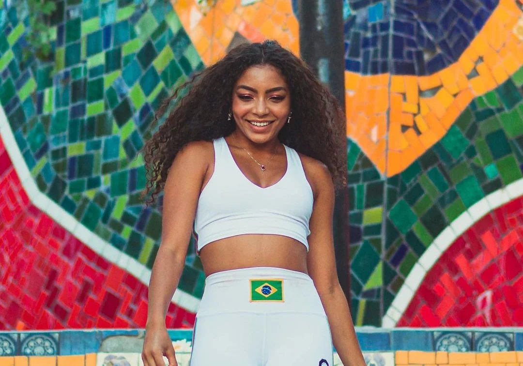Barro, cachoeira e deserto: Any Gabrielly revela tudo que já passou com o uniforme branco do Now United!