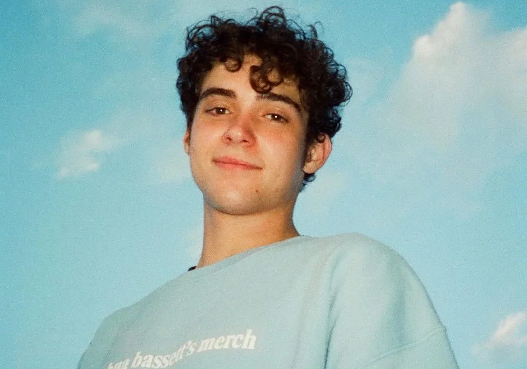 “Fui ensinado a não chorar”: Joshua Basset faz post emocionante sobre masculinidade tóxica! Confira