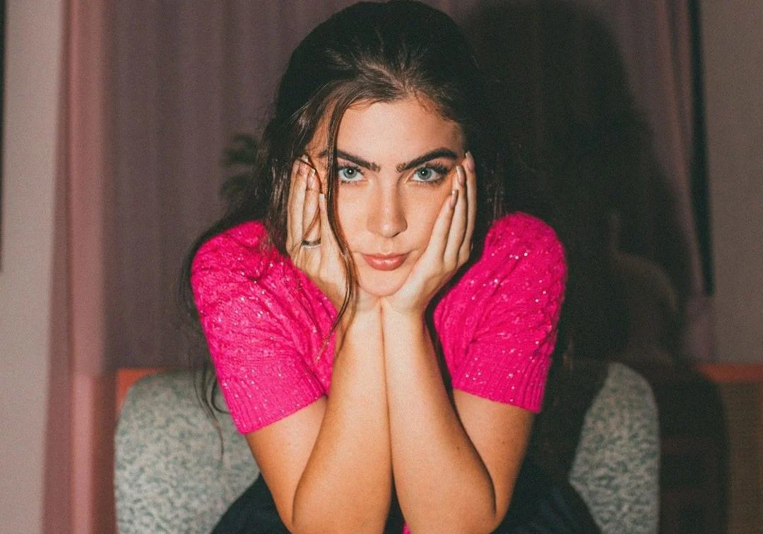 Jade Picon tem tênis roubado durante sessão de fotos em NY e desabafa: “Estou até agora sem acreditar!”