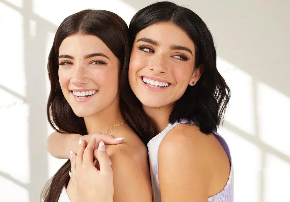 Charli e Dixie D’Amelio serão estrelas de novo programa de desafios! Saiba mais detalhes