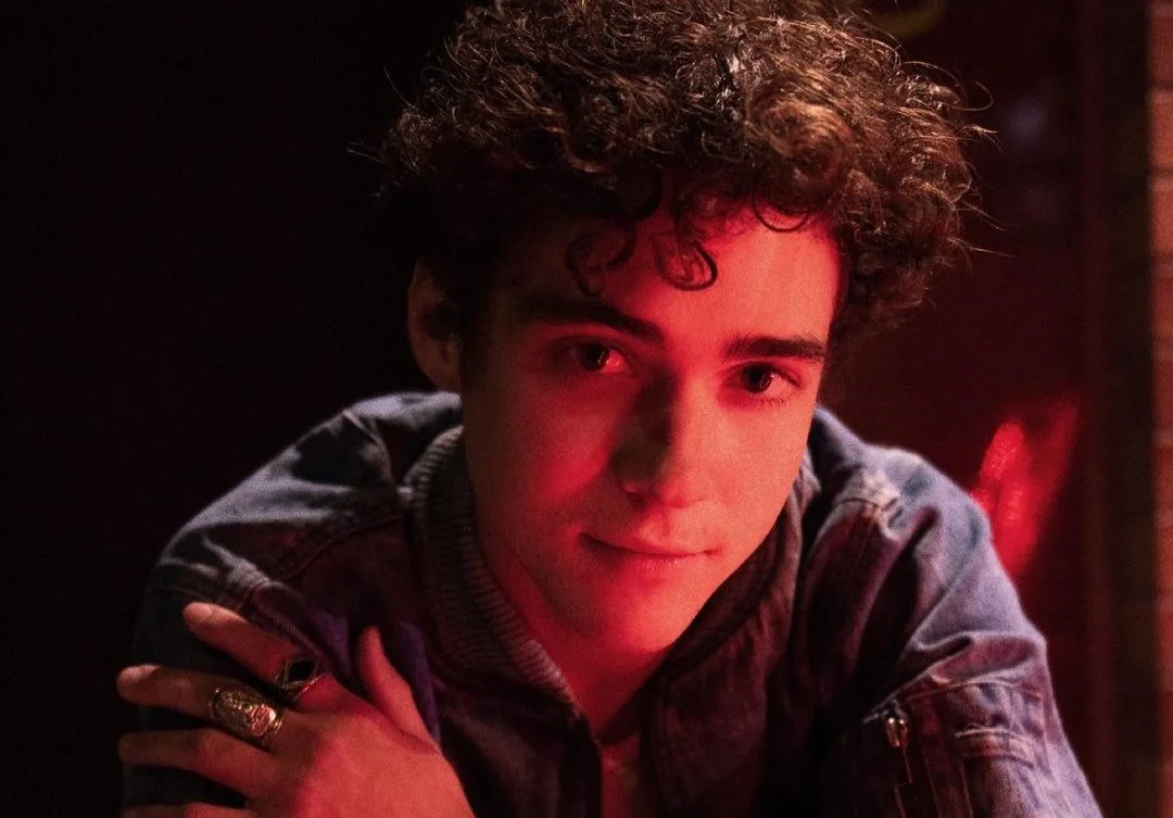 Joshua Bassett curte uma noite perfeita e muito louca com os amigos no clipe de ‘Feel Something’