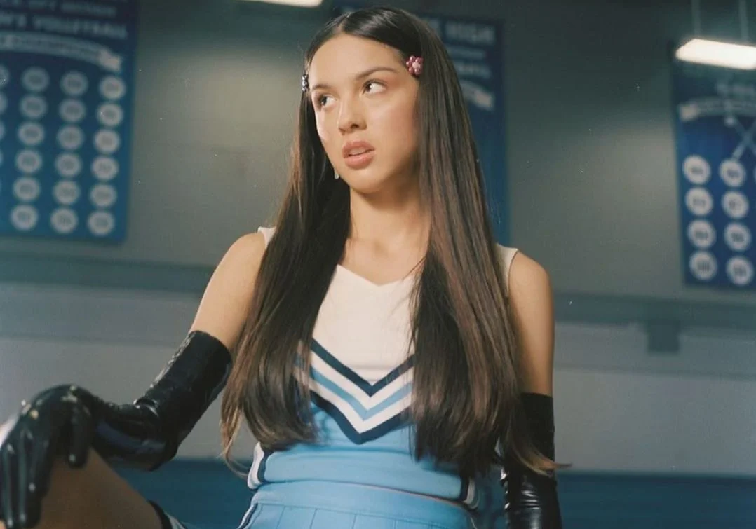 Bastidores e prévia de “good 4 u”: Olivia Rodrigo lança trailer de “Sour”, seu primeiro álbum