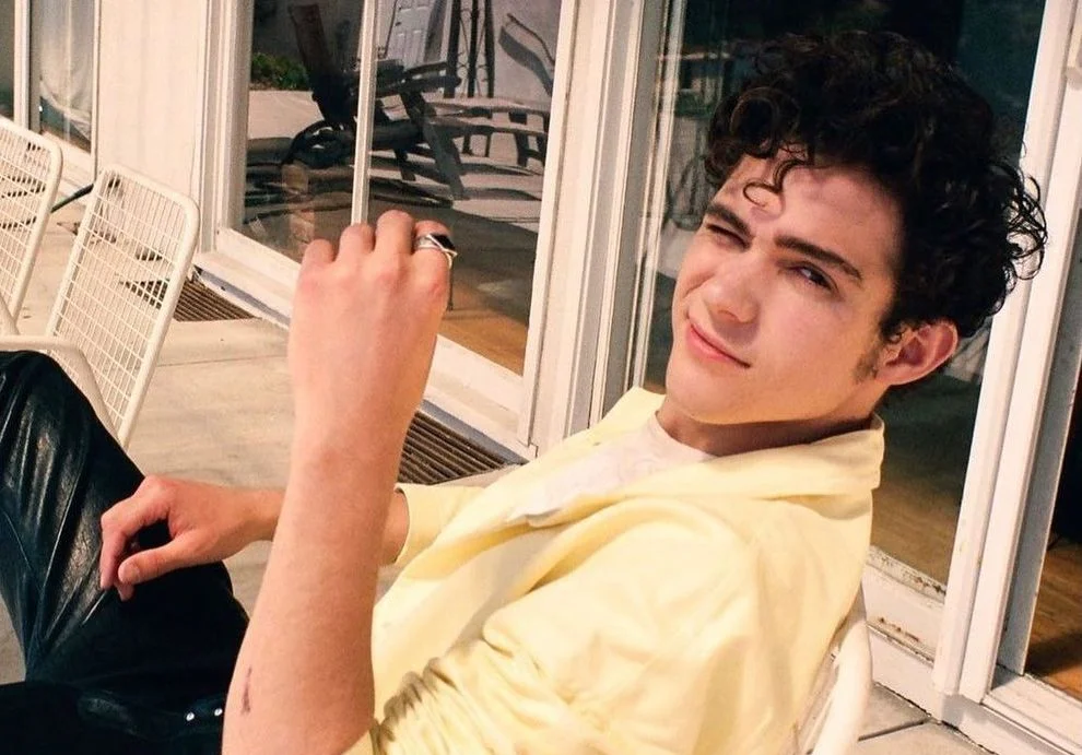 Joshua Bassett libera perfomance de ‘LA’, música intimista nunca lançada