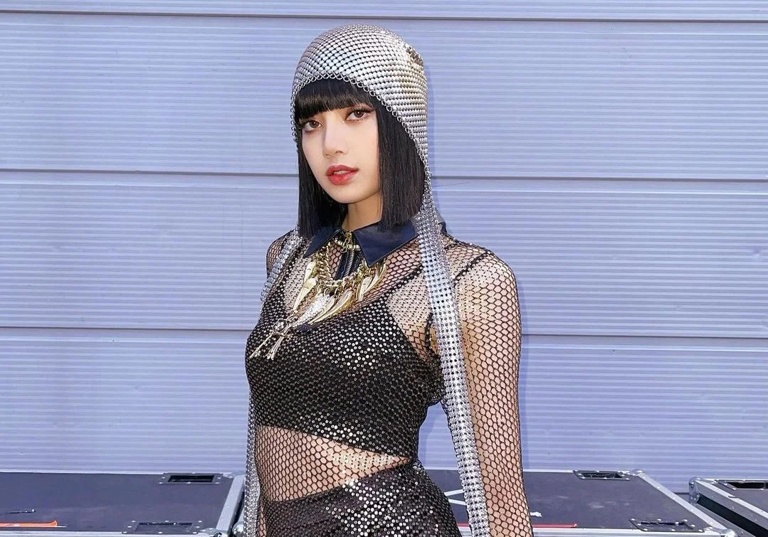 Vem aí: Lisa, do BLACKPINK, conta primeiros detalhes do seu primeiro álbum solo!