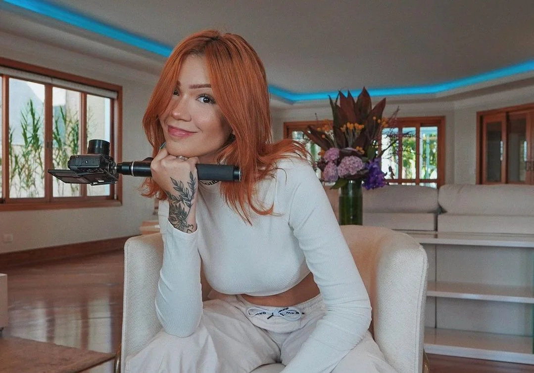 Lara Silva faz sua estreia no YouTube e conta 30 fatos sobre si mesma!