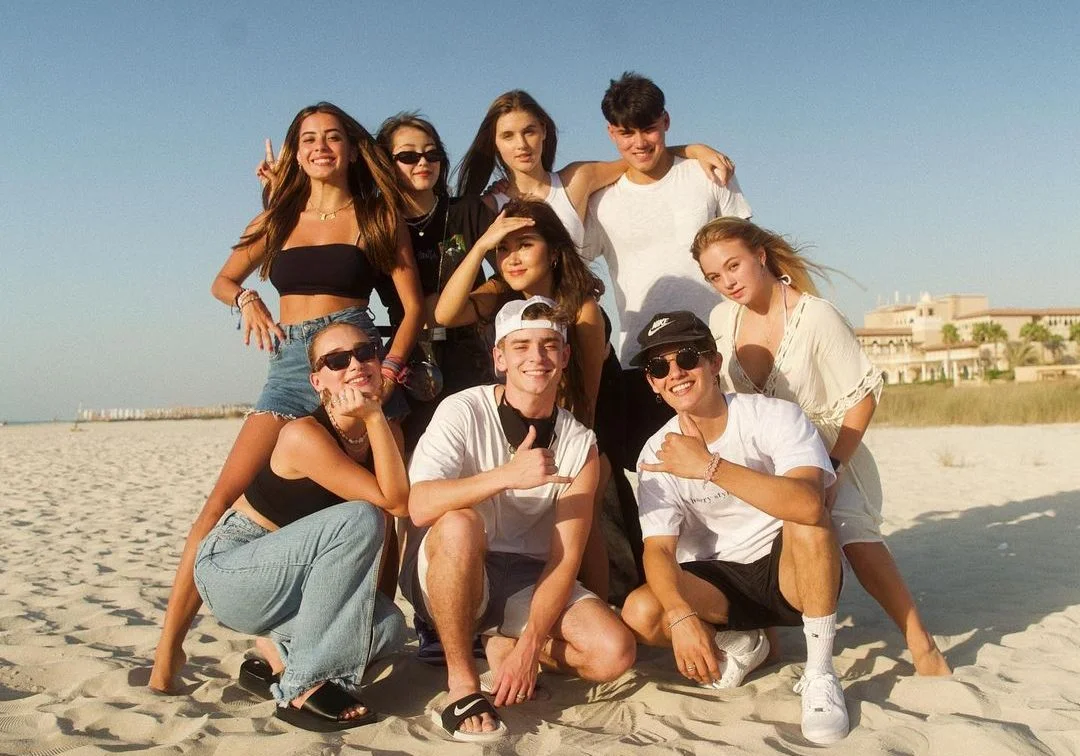 “Nobody Like Us”: Now United lança clipe gravado no Havaí e você precisa ver Any Gabrielly brilhando!