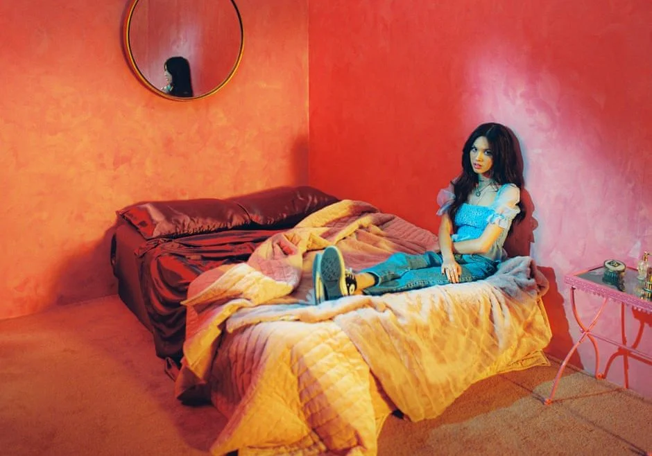 “Escrevo sobre coisas que sinto”: Olivia Rodrigo comenta críticas que recebe por músicas sobre ex-namorados