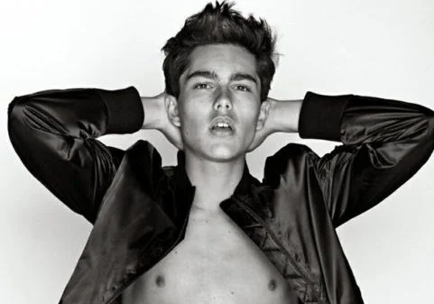 Depois de falar mal das músicas de ‘Rebelde’ e resposta de Christian Chávez, ator do remake pede desculpas!