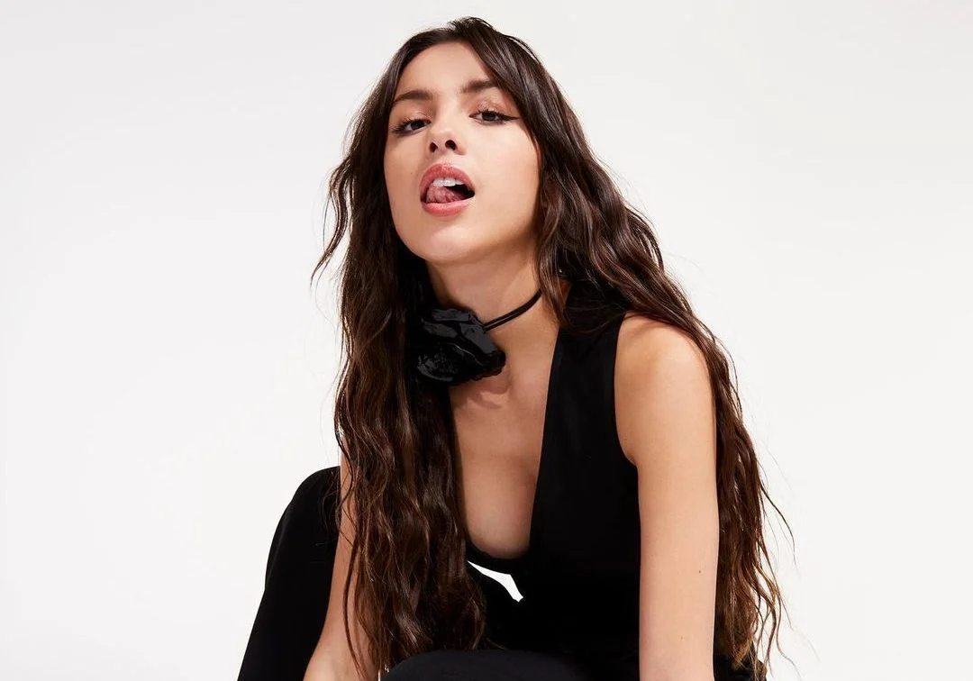 Olivia Rodrigo expõe crescimento pessoal após escrever as faixas de ‘Sour’: “Estou tão orgulhosa!”