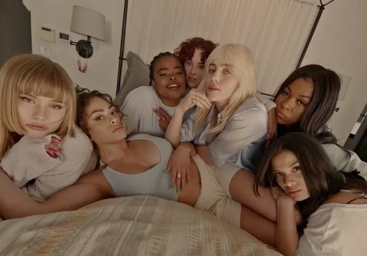 Billie Eilish dança, pula e se diverte muito no seu novo clipe, “Lost Cause”!