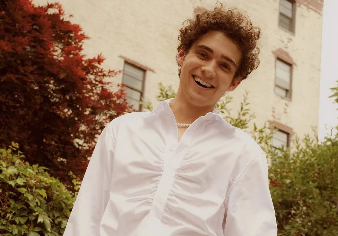 Joshua Basset fala sobre fazer parte da comunidade LGBTQIA+: “Não deixem ninguém dizer que amor não é amor”