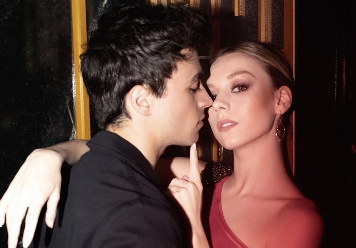 Fãs de ‘Elite’ surtam com vídeo de Ester Expósito e Itzan Escamilla curtindo rolê juntinhos!