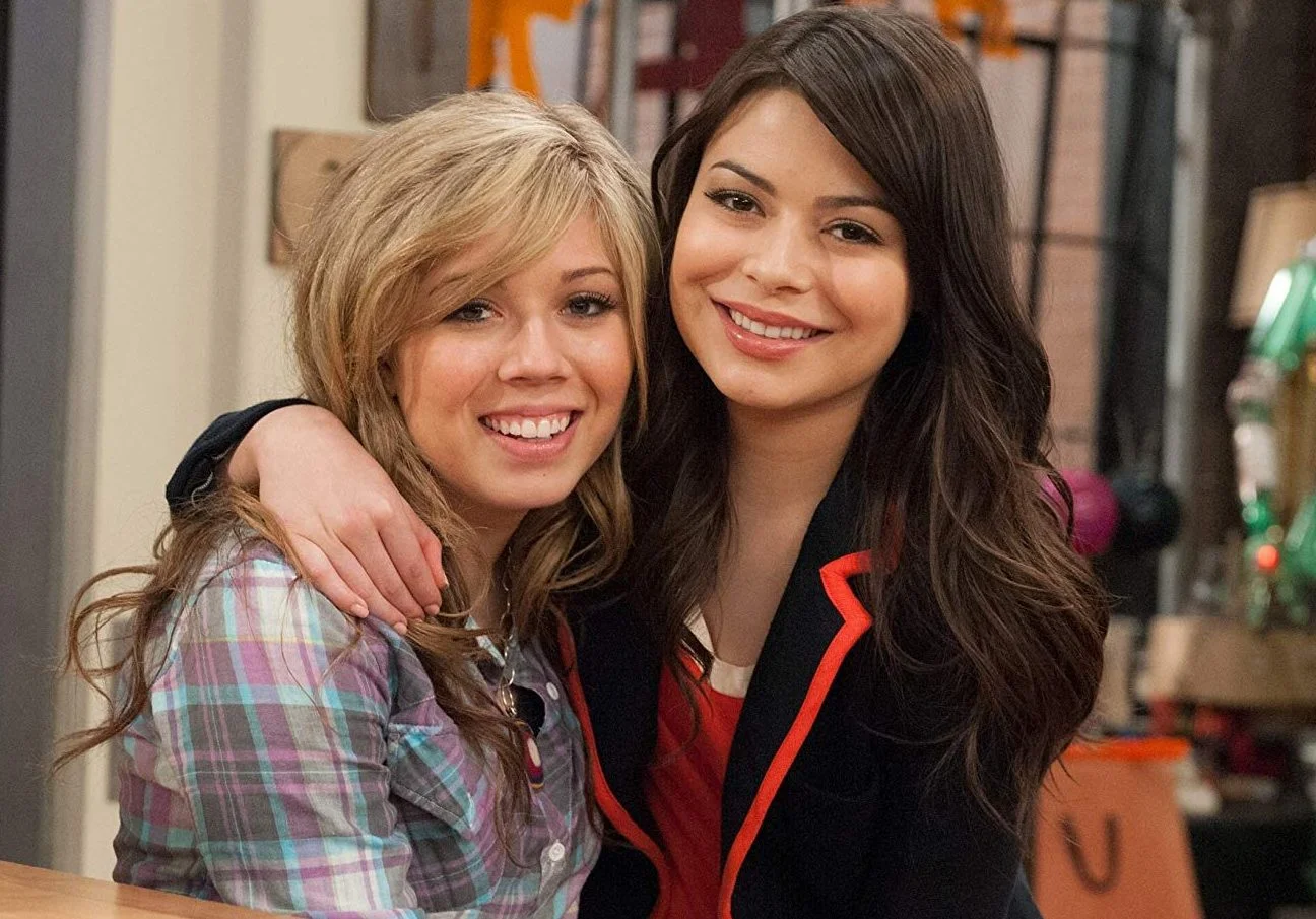 Miranda Cosgrove revela que convidou pessoalmente Jennette McCurdy para o revival de ‘ICarly’