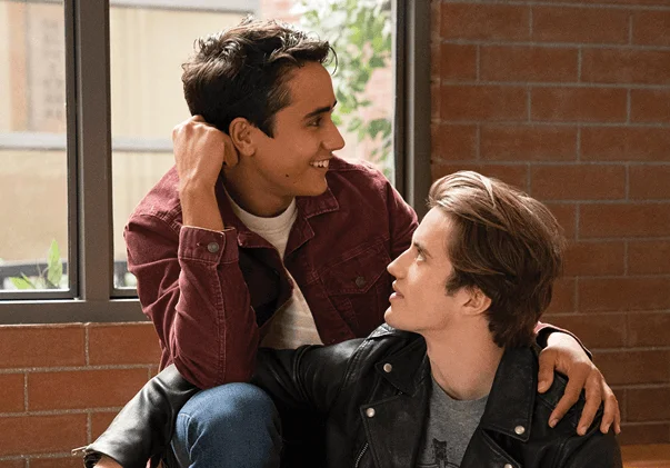 Ator de ‘Love, Victor’ sofre ameças por fazer personagem gay! Entenda o que aconteceu