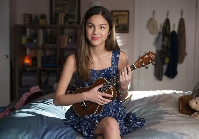 Olivia Rodrigo assina outra canção original na trilha sonora de ‘HSMTMTS’! Escute ‘The Rose Song’