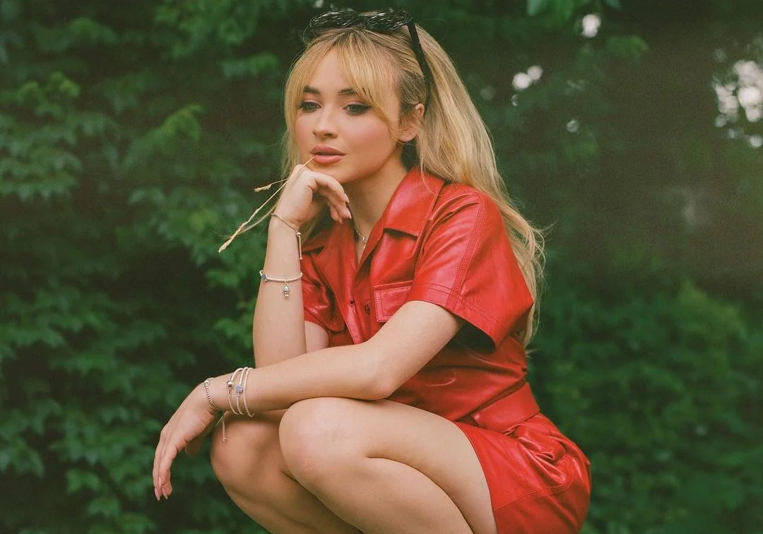 Misteriosa! Sabrina Carpenter faz mudanças em seu site e fãs acham que uma nova hora vem aí