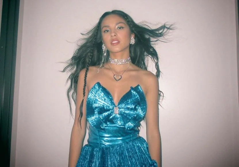 Será? Olivia Rodrigo é flagrada abraçada com produtor e levanta suspeitas de namoro