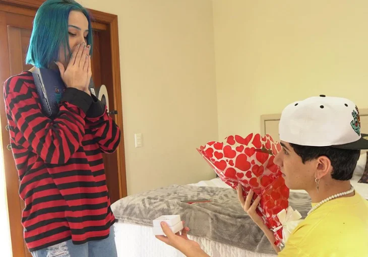 Novo casal na área? Peggau trolla Belle Kaffer em vídeo de pedido de namoro