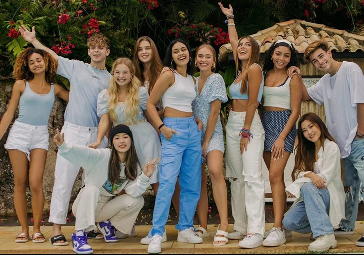 ‘Now United: Superfã’: Grupo anuncia jogo de cartas para quem é uniter de verdade