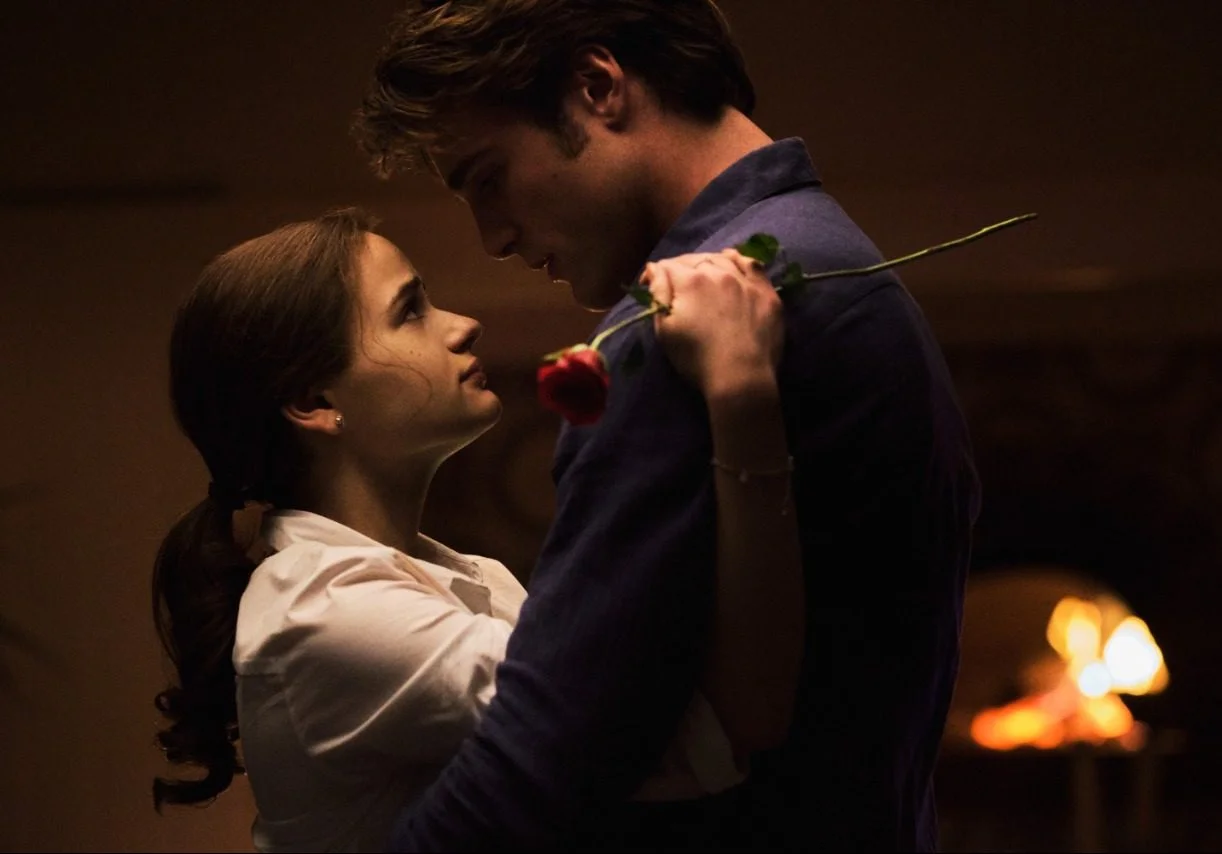 Está com saudades de Elle Evans e Noah Flynn? Relembre os melhores momentos do casal de ‘A Barraca do Beijo’