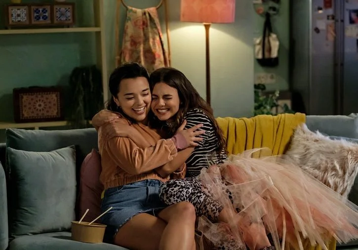 ‘Esticando a Festa’: Victoria Justice ganha uma segunda chance no trailer do novo filme da Netflix!