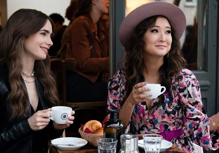 ‘Emily em Paris’: Lily Collins faz post emocionante para comemorar final das gravações da 2ª temporada