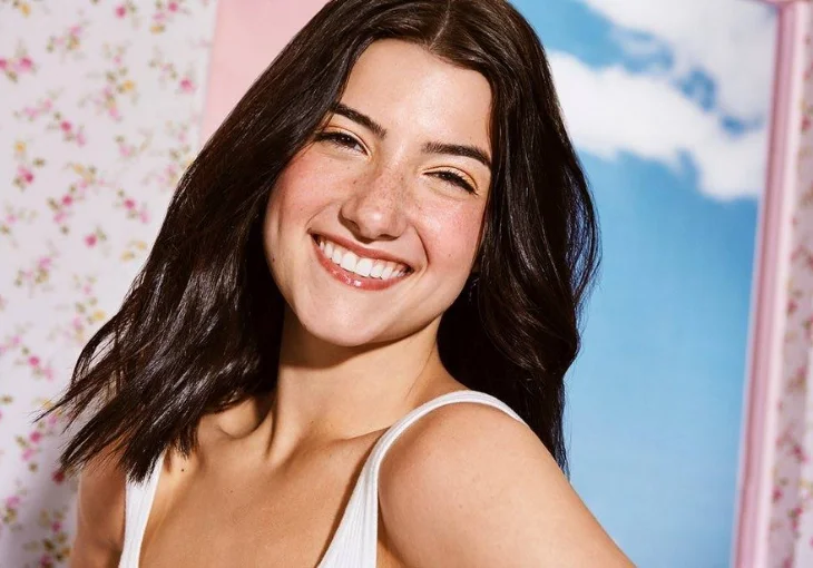 Amadurecimento e emoções: Charli D’Amelio conta como tem lidado com a internet