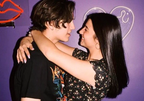 Charli D’Amelio diz que Chase Hudson foi a pessoa certa na hora errada no trailer de ‘The D’Amelio Show’!